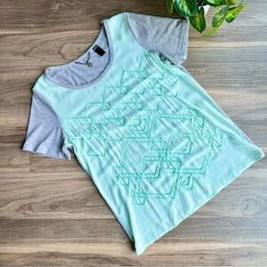 BKE Boutique Embroidered Geometric Mint & Gray Tee – Size M